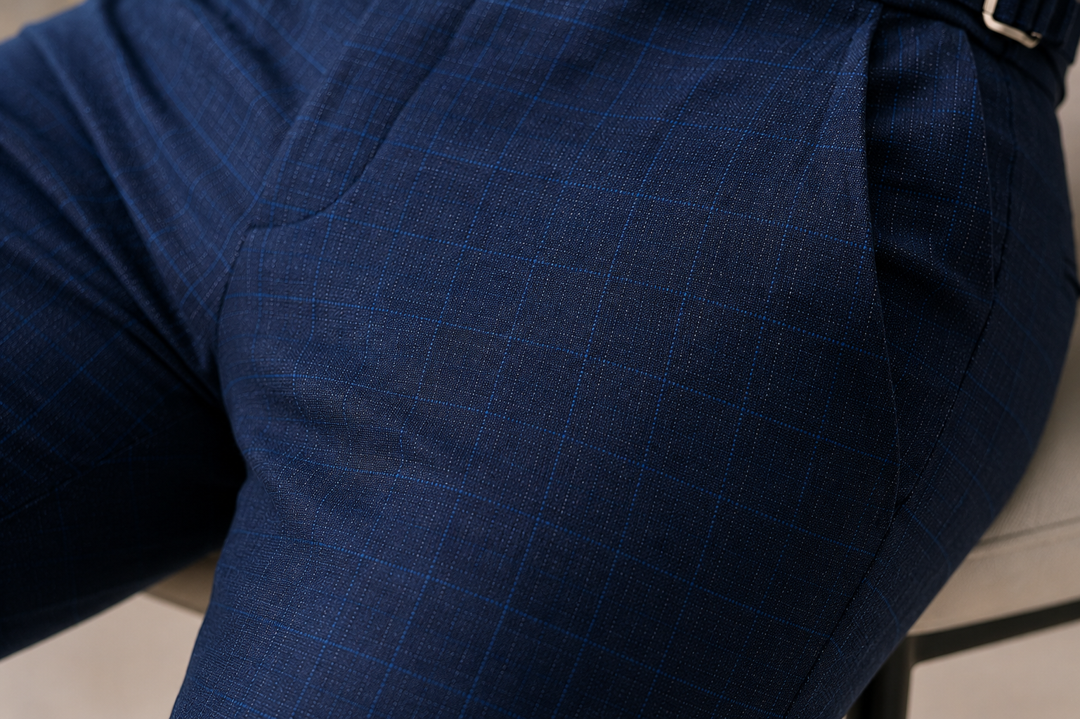 Calça Premium Alfaiataria com Ajuste Lateral - Azul Marinho Xadrez